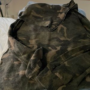 Camo light weight sweatshirt